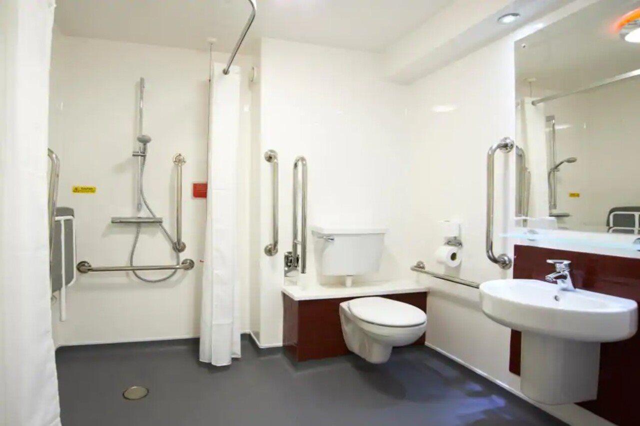 Travelodge Bromborough Port Sunlight Exteriör bild